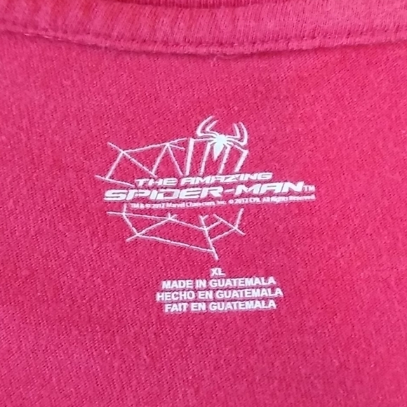 Marvel Spiderman SZ Juniors XL Red T Shirt Face City Background Spiderweb Comic - Picture 6 of 9